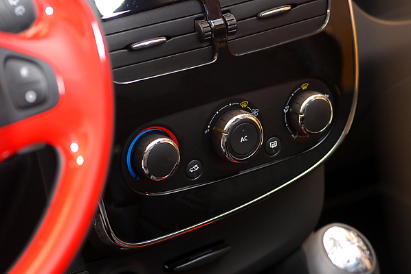 포토 JPG 해외이미지 모델 라이프스타일 디자인 여행 교통시설 자동차 바람 사람없음 내부 금속 경쟁 추위 뜨거움 부채 고급 우아함 역 작음 시원함 불기 서비스 속도 상쾌 땀 온도 엔진 모터 린스 엘리먼트 자동 제어 스타일 디테일 해외포토 자연요소 감정 육상교통 교통 컨셉 모션 재질 날씨 생활 크기 시설 파일형식 이미지허브