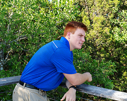 포토 JPG 해외이미지 남자 행복 여유 포즈 졸업 학교 성공 기념 한명 소년 10대 빨간색 파란색 축구 끝 주근깨 저지 플레이어 해외포토 1 교육 감정 어린이 컬러 컨셉 청소년 사람 구기 점 파일형식 이미지허브