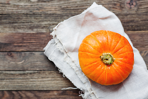 포토 JPG 해외이미지 음식 채소 오렌지 탁자 호박 사람없음 목재 수확 식탁보 가을 시골 직물 신선 맛 냅킨 핸드메이드 해외포토 나무 계절 가구 컨셉 농업 과일 재료 파일형식 이미지허브