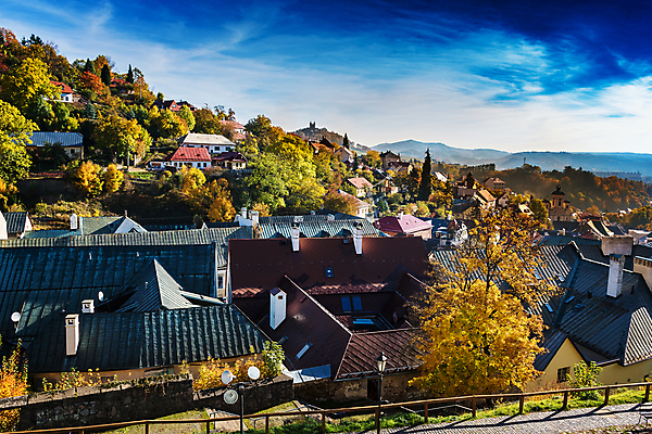 포토 JPG 해외이미지 구름 외관 유럽 문화 여행 건축양식 하늘 사람없음 야외 건물 파란색 교회 탑 가을 도시 중세 역사 재산 발굴 타운 천연기념물 바로크 슬로바키아 옛날 해외포토 자연요소 건축물 계절 건축 나라 컬러 종교건축 금융 파일형식 이미지허브