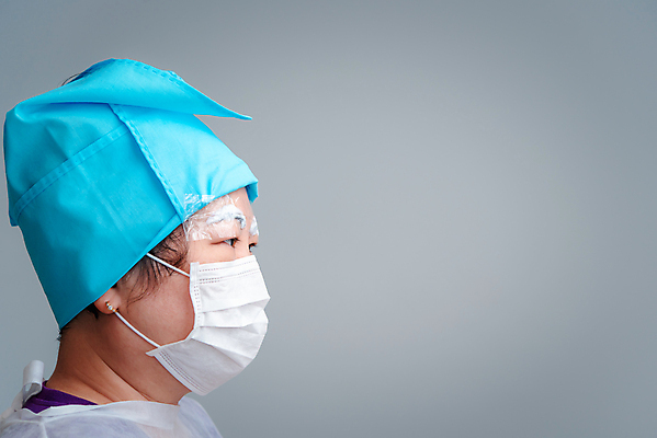 포토 JPG 해외이미지 직업 디자인 여자 얼굴 잉크 기술 병원 가면 한명 치료 약 연필 의사 그리기 보호 미용사 눈썹 문신 피부 예술가 자수 순서 돌봄 해외포토 1 컨셉 의학 모션 학용품 사람 신체부위 필기구 의료진 파일형식 이미지허브