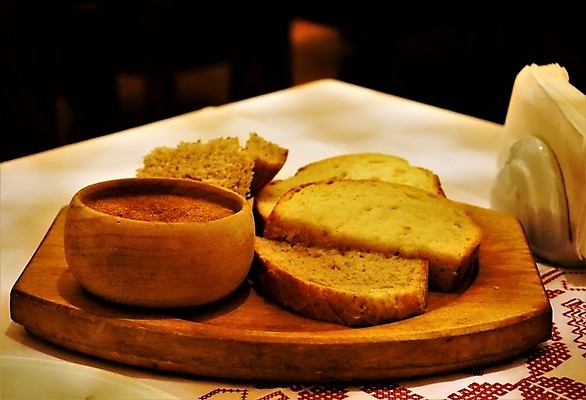 포토 JPG 해외이미지 전통 음식 빵 조각 백그라운드 2 탁자 파프리카 샌드위치 건강 사람없음 갈색 노란색 식당 빵집 흰색 직물 신선 맛 그릴 아침식사 가루 만취 냅킨 토스트 자수 고립 해외포토 컬러 가구 컨셉 채소 주방용품 상점 식사 술취함 파일형식 이미지허브