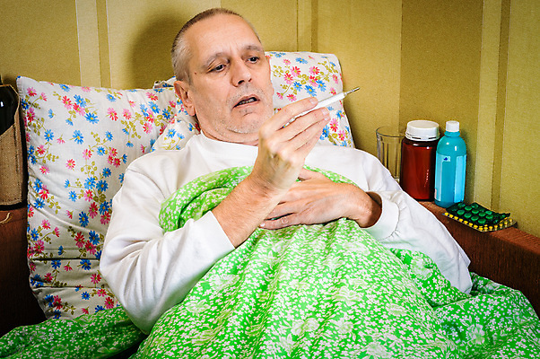 포토 JPG 해외이미지 백인 남자 건강 한명 사람 성인 약 고통 추위 환자 침대 열 입 질병 온도계 약국 두통 감염 온도 거짓말 인플루엔자 증상 해로움 해외포토 서양인 1 감정 가구 컨셉 의학 신체부위 바이러스 파일형식 이미지허브