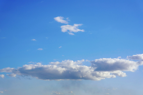 포토 JPG 해외이미지 구름 백그라운드 자연 하늘 날씨 사람없음 여름 파란색 빛 햇빛 흰색 분위기 천국 솜털 해외포토 자연요소 계절 컬러 컨셉 태양 생태계 파일형식 이미지허브