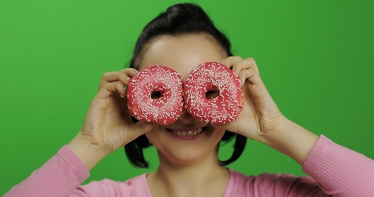 포토 JPG 해외이미지 모델 응시 여자 행복 감정 얼굴 음식 분홍색 백그라운드 다이어트 디저트 갈색머리 관리 한명 웃음 사람 유행 흰색 표현 도넛 달콤 폐기물 먹기 속도 흥분 고립 해로움 해외포토 1 헤어스타일 시선 컬러 컨셉 모션 표정 건강 신체부위 맛 쓰레기 파일형식 이미지허브