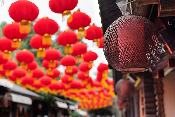 포토 JPG 해외이미지 전통 디자인 아시아 종교 종이 문화 여행 백그라운드 휴가 새로움 기념 매달리기 미술 동양인 이벤트 사람없음 장식 빨간색 빛 컬러풀 축제 중국 기도 등불 램프 축하 인사 행운 재산 연도 심볼 동쪽 많음 춘절 해외포토 명절 나라 컬러 컨셉 모션 문화예술 조명 인종 금융 예절 방향 중국전통 파일형식 이미지허브