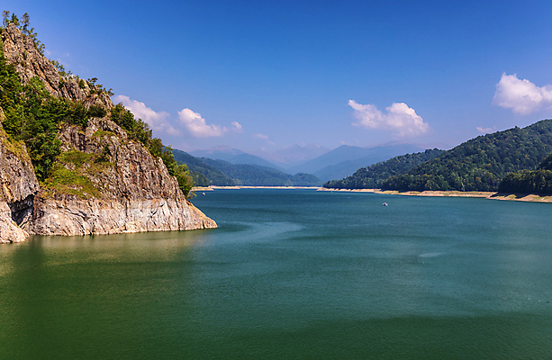 포토 JPG 해외이미지 식물 산업 도로 호수 자연 산 파노라마 풍경 사람없음 물 여름 강 계곡 힘 블록 재활용 에너지 바위 댐 루마니아 공학 수력발전 전국 콘크리트 트란실바니아 해외포토 자연요소 계절 공공시설 교육 유럽 길 교통시설 촬영기법 돌_바위 발전 친환경 생태계 수력에너지 파일형식 이미지허브