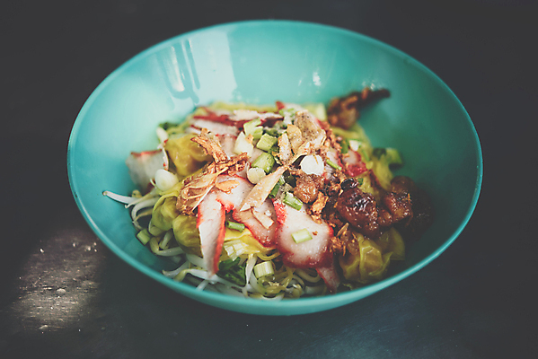 포토 JPG 해외이미지 전통 아시아 음식 채소 젓가락 양파 거리 따뜻함 건강 육류 돼지고기 요리 동양인 사람없음 목재 빨간색 초록색 노란색 식당 계란 검은색 식사 저녁식사 중국 봄 게임 흰색 신선 면 뜨거움 사발 시장 수프 가슴 굽기 먹기 국수 슬라이스 점심식사 경단 스타일 해외포토 나무 계절 나라 컬러 식재료 재료 모션 놀이 수저 인종 신체부위 상점 알 면류 사기그릇 구이 파일형식 이미지허브