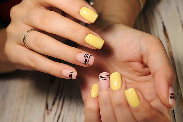 포토 JPG 해외이미지 모델 손 디자인 여자 크리스마스 겨울 휴가 미술 사람없음 컬러풀 유행 상점 페인트 못 손톱관리 손톱 광택 스타일 해외포토 계절 기념일 컬러 문화예술 사람 신체부위 공구 네일아트 파일형식 이미지허브