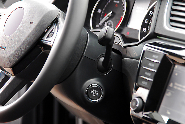 포토 JPG 해외이미지 디자인 백그라운드 교통시설 자동차 사람없음 내부 빛 금속 검은색 힘 장비 에너지 원형 고급 닫기 플라스틱 묘사 오브젝트 시작 전자 언론 엔진 스위치 모터 계기판 그만 제어 주도 해외포토 도형 육상교통 컬러 교통 컨셉 모션 재질 예절 시설 파일형식 이미지허브