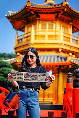 포토 JPG 해외이미지 백인 1 학생 라이프스타일 응시 공원 여자 행복 여행 지도 건축양식 가이드 배낭 휴가 거리 한명 동양인 성인 독서 조각상 여행객 중국 도시 사찰 역사 방향 폐허 홍콩 방법 오리엔테이션 인기 해외포토 서양인 직업 시선 공공시설 건축 감정 아시아 가방 종교건축 사람 인종 생활 조형물 파일형식 이미지허브