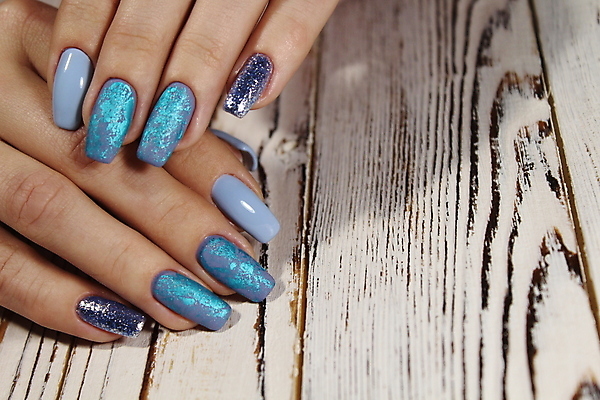 포토 JPG 해외이미지 손 손가락 실내 근접촬영 신체부위 화려 매끈함 손톱관리 네일아트 네일샵 해외포토 뷰포인트 컨셉 사람 내부 뷰티 상점 감각 파일형식 이미지허브