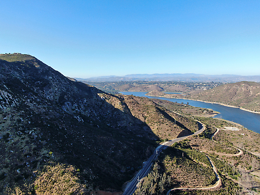 포토 JPG 해외이미지 나무 라이프스타일 공원 호수 야생동물 자국 자연 휴가 휴식 산 풍경 사람없음 초록색 물 파란색 컬러풀 계곡 미국 고요 황혼 활발 하이킹 저수지 연못 땅 언덕 환경보전 캘리포니아 절정 흉터 수평선 산맥 해외포토 자연요소 식물 동물 공공시설 컬러 컨셉 북아메리카 레저 생활 일몰 상처 사회이슈 생태계 파일형식 이미지허브
