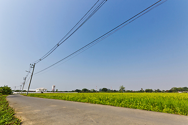 포토 JPG 해외이미지 도로 밭 농업 하늘 풍경 사람없음 초록색 파란색 농장 전선 시골 농부 지역 해외포토 직업 산업 길 컬러 교통시설 파일형식 이미지허브