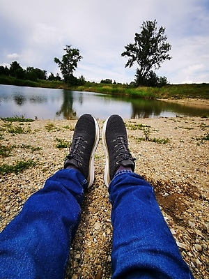 포토 JPG 해외이미지 안경 얼굴 백그라운드 신발 밭 인터넷 하늘 가면 서기 사람 사람없음 야외 물 파란색 유행 업무 책상 경영자 고립 해외포토 자연요소 잡화 컬러 가구 농업 모션 신체부위 작업 리더 파일형식 이미지허브