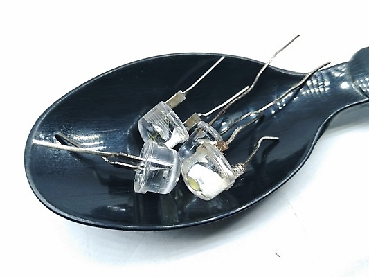 포토 JPG 해외이미지 디자인 리본 선 백그라운드 컨셉 전구 유리 탁자 조명 새로움 주택 아이디어 3 사람없음 목재 장식 초록색 파란색 빛 환경 힘 줄무늬 장비 에너지 흰색 램프 절약 야간 에코 전자 문학 형광등 빛망울 광 다이오드 엘리먼트 주도 해외포토 자연요소 나무 컬러 가구 무늬 재료 재질 전등 건물 예절 파일형식 이미지허브