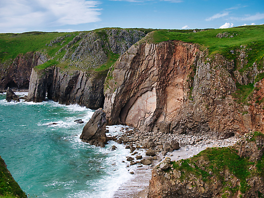 포토 JPG 해외이미지 바다 여행 자연 하늘 영국 웨일즈 풍경 해변 사람없음 물 파란색 트래킹 부식 그림 사암 울퉁불퉁 지질학 펨브룩셔 해외포토 자연요소 교육 유럽 컬러 레저 돌_바위 생태계 파일형식 이미지허브