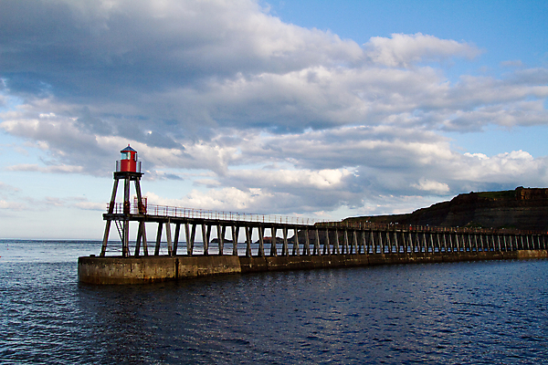 포토 JPG 해외이미지 구름 영어 파도 바다 여행 조류 하늘 낚시 휴가 영국 잉글랜드 뼈 등대 사람없음 물 여름 파란색 태양 교회 여행객 항구 보트 어부 요크셔테리어 고래 북쪽 타운 단계 수녀원 옛날 인기 해외포토 자연요소 동물 직업 문자 계절 유럽 컬러 배_교통 포유류 종교건축 교통시설 레저 사람 건물 수중동물 도시 테리어 방향 파일형식 이미지허브