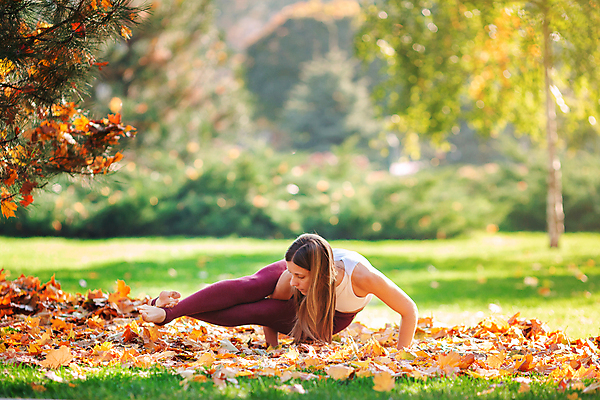 포토 JPG 해외이미지 백인 1 라이프스타일 공원 여자 선 스포츠 포즈 백그라운드 신체 요가 자연 하늘 아침 휴식 건강 한명 사람 성인 야외 초록색 운동 햇빛 태양 평화 일몰 에너지 흰색 집중 명상 아사나자세 유일 해외포토 주간 자연요소 서양인 웰빙 공공시설 컬러 컨셉 생활 노을 요가자세 생태계 파일형식 이미지허브