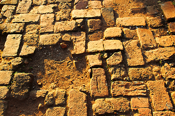 포토 JPG 해외이미지 도로 벽 백그라운드 패턴 오렌지 건축양식 표면 날씨 유물 벽돌 거리 석조 사람없음 건물 빨간색 갈색 검은색 블록 회색 수확 조약돌 바위 도시 얼룩 거친 보행로 오솔길 타일 질감 복고 정사각형 시멘트 먼지 구식 깨짐 옛날 콘크리트 노화 해외포토 도형 전통 건축물 건축 길 컬러 컨셉 무늬 농업 과일 교통시설 돌_바위 파일형식 이미지허브