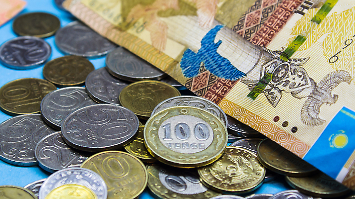 포토 JPG 해외이미지 아시아 종이 컨셉 지폐 돈 비즈니스 성공 사람없음 금융 경제 동전 거래 저축 흰색 시장 재산 주식 가득함 오브젝트 사인 투자 이익 계산서 위기 카자흐스탄 해외포토 나라 컬러 파일형식 이미지허브