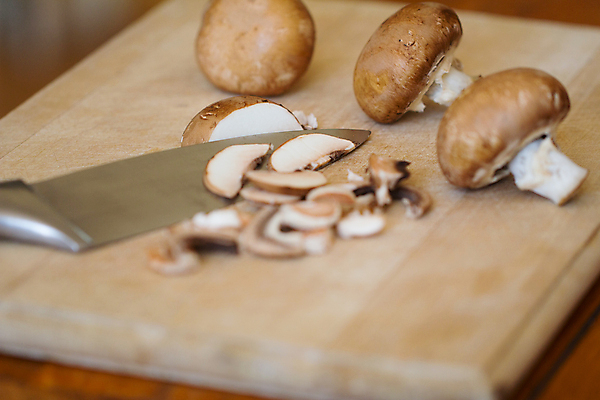 포토 JPG 해외이미지 음식 조각 채소 재료 요리 사람없음 목재 갈색 주방 버섯 흰색 업무 칼 닫기 자르기 준비 유기농 날것 슬라이스 성분 생식 식용 음식준비 채식주의자 개조 해외포토 나무 웰빙 컬러 모션 작업 채식 파일형식 이미지허브