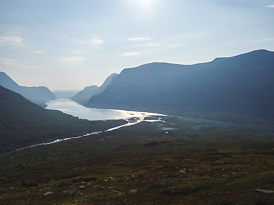 포토 JPG 해외이미지 나무 구름 공원 유럽 호수 여행 백그라운드 자국 자연 휴가 산 안테나 스웨덴 풍경 사람없음 야외 초록색 물 여름 파란색 강 태양 하이킹 바위 개울 역사 숲 북극 언덕 자작나무 스칸디나비아 전국 절정 해외포토 자연요소 식물 계절 공공시설 나라 컬러 통신 레저 북유럽 돌_바위 극지방 생태계 파일형식 이미지허브