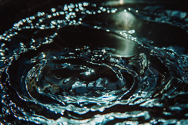 포토 JPG 해외이미지 모양 물결 파도 이동 모션 벽지 표면 추상 휴식 잉크 프레임 주류 건강 미술 사람없음 물 빛 반사 거품 젖음 흐름 추위 물방울 신선 투명 액체 떨어짐 매끈함 시원함 충돌 순수 속도 역동적 충격 격파 그만 순간 중력 더스트파티클 카피스페이스 미니멀 해외포토 자연요소 음료 바다 컨셉 무늬 문화예술 공백 감각 파일형식 이미지허브