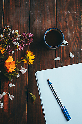 포토 JPG 해외이미지 식물 디자인 꽃 커피 음료 겨울 탁자 아침 휴식 주택 직장 따뜻함 사람없음 내부 목재 장식 책 컵 컬러풀 사무실 독서 햇빛 검은색 침묵 카페 방 머그컵 가을 흰색 업무 뜨거움 조직 작업실 차 책상 주말 리빙 스타일 미니멀 해외포토 주간 나무 식기 계절 컬러 가구 컨셉 회사 비즈니스 재료 건물 태양 상점 소리 작업 파일형식 이미지허브