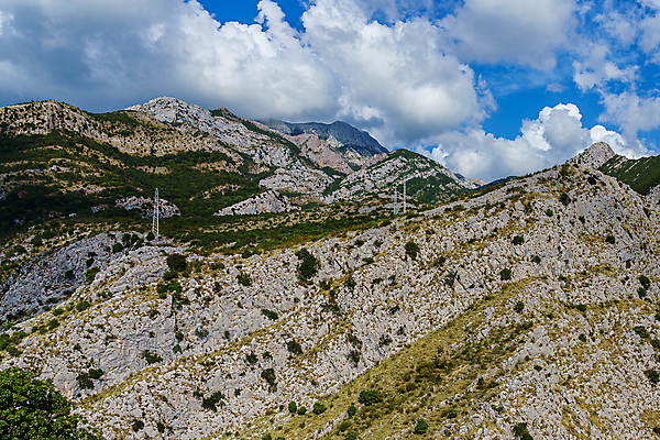 포토 JPG 해외이미지 식물 구름 여행 백그라운드 자연 하늘 산 파노라마 그림자 풍경 경사 사람없음 야외 초록색 여름 파란색 빛 계곡 바위 숲 언덕 그림 절정 해외포토 자연요소 계절 컬러 촬영기법 돌_바위 생태계 파일형식 이미지허브
