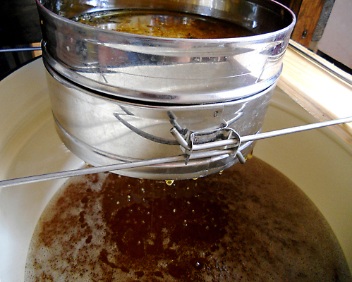 포토 JPG 해외이미지 음식 곤충 백그라운드 오렌지 건강 사람없음 야외 약 노란색 흐름 물방울 시골 신선 머리빗 액체 황금 달콤 맛 떨어짐 꿀벌 질감 날것 꽃가루 시럽 꿀 벌집 내추럴 밀랍 양봉 양봉장 어려움 왁스 해외포토 동물 컬러 컨셉 과일 의학 미용용품 벌_곤충 가루 파일형식 이미지허브