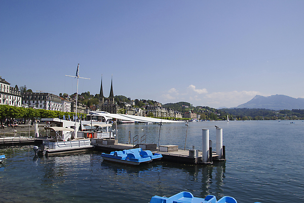 포토 JPG 해외이미지 구름 호수 여행 백그라운드 요트 하늘 휴가 산 항해 미술 풍경 사람없음 야외 물 여름 파란색 햇빛 항구 맑음 보트 주차 스위스 휴양지 돛 알프스 돛대 해외포토 자연요소 계절 유럽 컬러 배_교통 교통시설 날씨 문화예술 태양 장소 파일형식 이미지허브