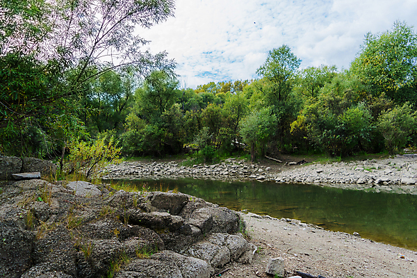 포토 JPG 해외이미지 나무 구름 계절 여행 백그라운드 자연 하늘 산 파노라마 풍경 사람없음 야외 목재 초록색 물 여름 파란색 강 햇빛 환경 계곡 맑음 봄 바위 숲 러시아 내추럴 시베리아 해외포토 자연요소 식물 유럽 컬러 재료 날씨 촬영기법 태양 돌_바위 생태계 파일형식 이미지허브