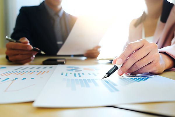 포토 JPG 해외이미지 라이프스타일 손 남자 손가락 협력 설계 직장 기술 사람 사람없음 금융 컴퓨터 터치패드 알약 디지털 자료 공연 방 터치 네트워크 시장 결과 계획 분석 보고서 해결 멀티미디어 패드 진행 혁명 마케팅 세미나 프리랜서 힙스터 콜라보레이션 해외포토 직업 패션 컨셉 회사 이벤트 생활 신체부위 경제 전자제품 약 파일형식 이미지허브