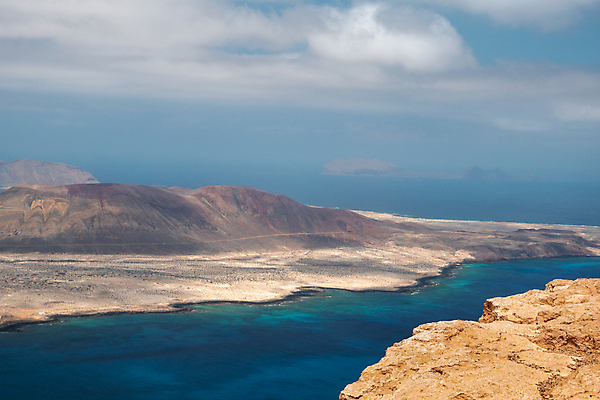 포토 JPG 해외이미지 구름 공원 유럽 바다 섬 여행 자연 하늘 휴가 산 안테나 파노라마 풍경 사람없음 야외 물 여름 파란색 여행객 스페인 언덕 화산 대서양 발견 스페인어 절정 해외포토 자연요소 계절 공공시설 나라 컬러 통신 촬영기법 사람 생태계 파일형식 이미지허브