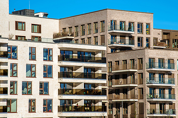 포토 JPG 해외이미지 식물 건축양식 하늘 부동산 아파트 주택 건설업 사람없음 건물 파란색 탑 맑음 고층빌딩 블록 회색 발코니 흰색 도시 시장 재산 고급 투자 콘도 연립주택 개발 구역 함부르크 해외포토 건축물 건축 산업 컬러 컨셉 비즈니스 숙소 날씨 독일 빌딩 금융 파일형식 이미지허브