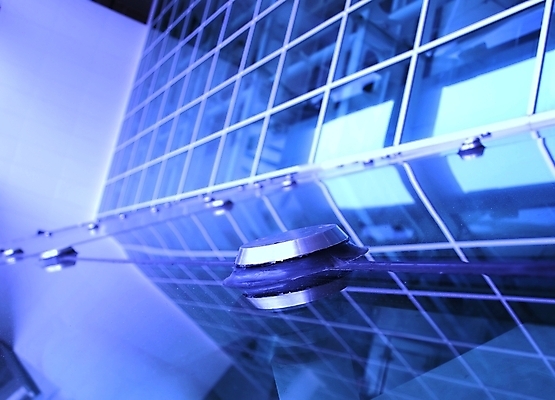 포토 JPG 해외이미지 디자인 패턴 건축양식 유리 사람없음 건물 빛 반사 매끈함 잠금 각도 고무 실리콘 철강 판유리 해외포토 건축물 건축 무늬 재질 감각 보안 파일형식 이미지허브