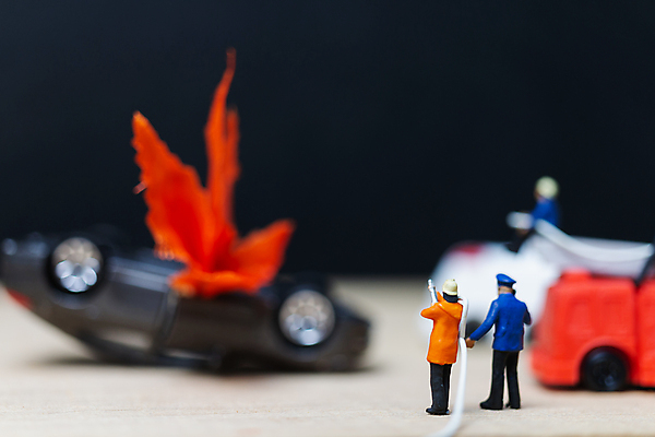 포토 JPG 해외이미지 자동차 검은배경 실내 사람없음 아웃포커스 소방관 소방 화재 인물미니어처 화재진압 해외포토 육상교통 백그라운드 촬영기법 내부 검은색 미니어처 구조원 사건 진압 파일형식 이미지허브