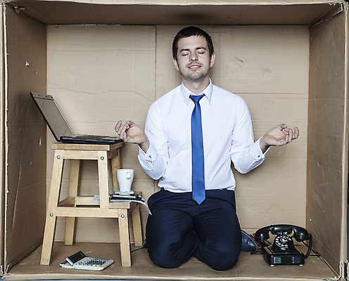 포토 JPG 해외이미지 전신 백인 남자 사다리 한명 앉기 성인 앞모습 노트북 상자 사무실 업무 비즈니스맨 무릎꿇기 갇힘 답답함 성인남자한명만 해외포토 서양인 1 뷰포인트 비즈니스 모션 사람 전자제품 도구 작업 직장인 감각 남자한명만 성인남자만 파일형식 이미지허브