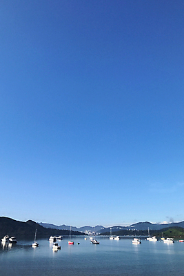 포토 JPG 해외이미지 구름 호수 바다 섬 여행 자연 하늘 낚시 휴식 산 프레임 풍경 사람없음 야외 세로 물 파란색 반사 우주 마을 맑음 시골 연못 신선 만 보트 레이아웃 해외포토 자연요소 컬러 컨셉 배_교통 레저 날씨 생태계 파일형식 이미지허브