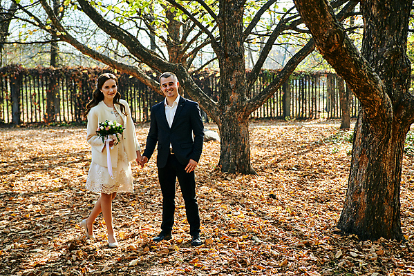 포토 JPG 해외이미지 백인 라이프스타일 커플 공원 여자 남자 딸 행복 결혼 2 가족 관계 자연 결혼식 엄마 남편 휴가 함께함 사랑 사람 성인 야외 두명 부모 흰색 축하 아내 아빠 해외포토 서양인 공공시설 감정 컬러 컨셉 이벤트 생활 생태계 파일형식 이미지허브