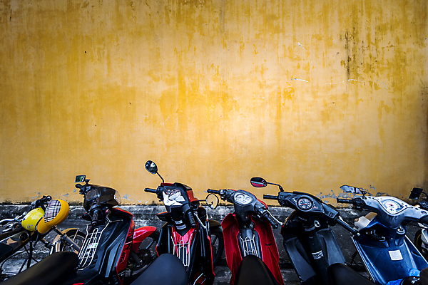 포토 JPG 해외이미지 라이프스타일 공원 아시아 벽 여행 백그라운드 교통시설 벽지 날씨 거리 한명 동양인 야외 건물 노란색 자전거 운전 스쿠터 오토바이 도시 그룹 승차 주차 속도 바쁨 베트남 엔진 일반 제비 모터 그런지 옛날 인기 줄서기 많음 해외포토 1 건축물 공공시설 나라 컬러 교통 컨셉 모션 조류 사람 인종 생활 바이크 동남아시아 시설 파일형식 이미지허브