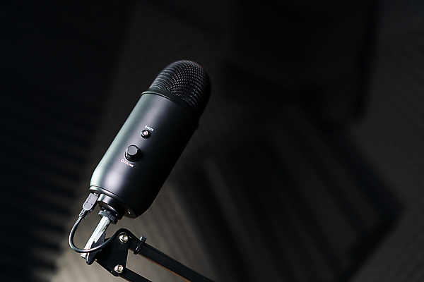 포토 JPG 해외이미지 직업 음악 음향기기 백그라운드 노래 통신 사람없음 금속 검은색 확성기 어둠 소리 콘서트 장비 가수 무대 기구 발표 믹서 DJ 마이크 라디오 오디오 방송 시끄러움 목소리 노래방 뮤지컬 보컬 팝 생존 해외포토 컬러 재질 문화예술 전자제품 공연 음악가 파일형식 이미지허브