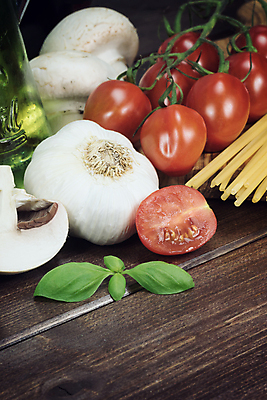 포토 JPG 해외이미지 전통 접시 음식 잎 다이어트 토마토 채소 재료 탁자 양파 파스타 건강 마늘 스파게티 요리 사람없음 목재 빨간색 초록색 주방 식당 식사 저녁식사 버섯 이탈리아 신선 맛 지중해 먹기 허브 준비 올리브 바질 점심식사 주키니 채식주의자 해외포토 나무 식물 식기 열매 유럽 바다 컬러 가구 컨셉 모션 서양음식 상점 채식 파일형식 이미지허브