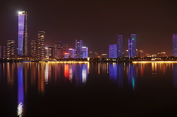 포토 JPG 해외이미지 호수 조명 사람없음 건물 빛 마을 탑 도시 복도 해외포토 건축물 파일형식 이미지허브