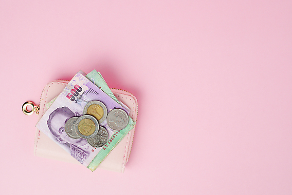 포토 JPG 해외이미지 노년 종이 지폐 돈 비즈니스 성공 사람없음 금융 경제 쇼핑 동전 절약 신용카드 지갑 시장 재산 구매 주머니 가난 가죽 투자 상업 결제 이익 계산서 월급 파산 대출 빚 계좌 수입 예산 위기 비용 해외포토 컨셉 성인 파일형식 이미지허브