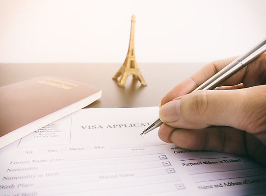 포토 JPG 해외이미지 유럽 종이 여행 백그라운드 컨셉 비즈니스 휴가 설계 사람없음 펜 여행객 탑 프랑스 흰색 어플리케이션 공항 사인 서식 문서 보안 여권 프랑스어 비자 전국 이민 파리(프랑스) 해외포토 문자 건축물 나라 컬러 이동 교통시설 안전 사람 필기구 파일형식 이미지허브