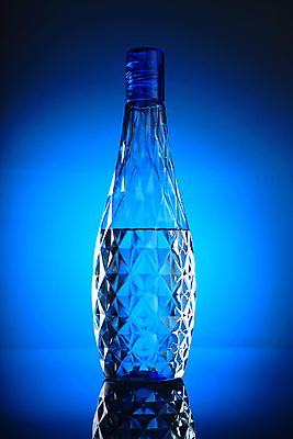 포토 JPG 해외이미지 음료 음식 유리 건강 사람없음 물 파란색 반사 주스 마시기 신선 투명 액체 맛 시원함 컨테이너 순수 오브젝트 상쾌 고립 해외포토 자연요소 감정 산업 컬러 컨셉 모션 재질 파일형식 이미지허브