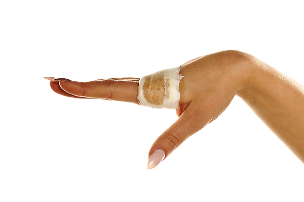 포토 JPG 해외이미지 손 여자 백그라운드 신체 손바닥 한명 사람 약 흰색 보호 상처 사건 붕대 팔 외과 포장소품 해외포토 1 컬러 컨셉 포장 의학 병원 신체부위 오브젝트 포장재료 파일형식 이미지허브