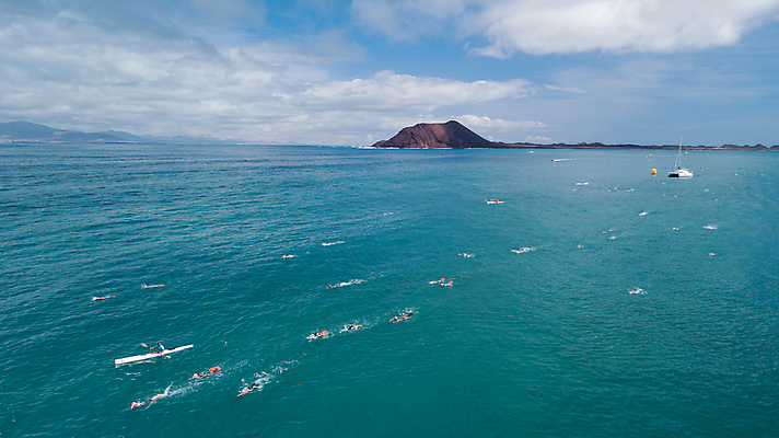 포토 JPG 해외이미지 파도 바다 섬 여행 자연 하늘 휴가 풍경 사람없음 야외 물 여름 파란색 관광지 수영 경쟁 해외포토 자연요소 계절 컬러 컨셉 수상스포츠 생태계 파일형식 이미지허브